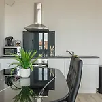 Appartement Le Dallas - 1 Chambre, 1 Canape-lit, 1er Etage, Parking, 10min Canal Du Midi